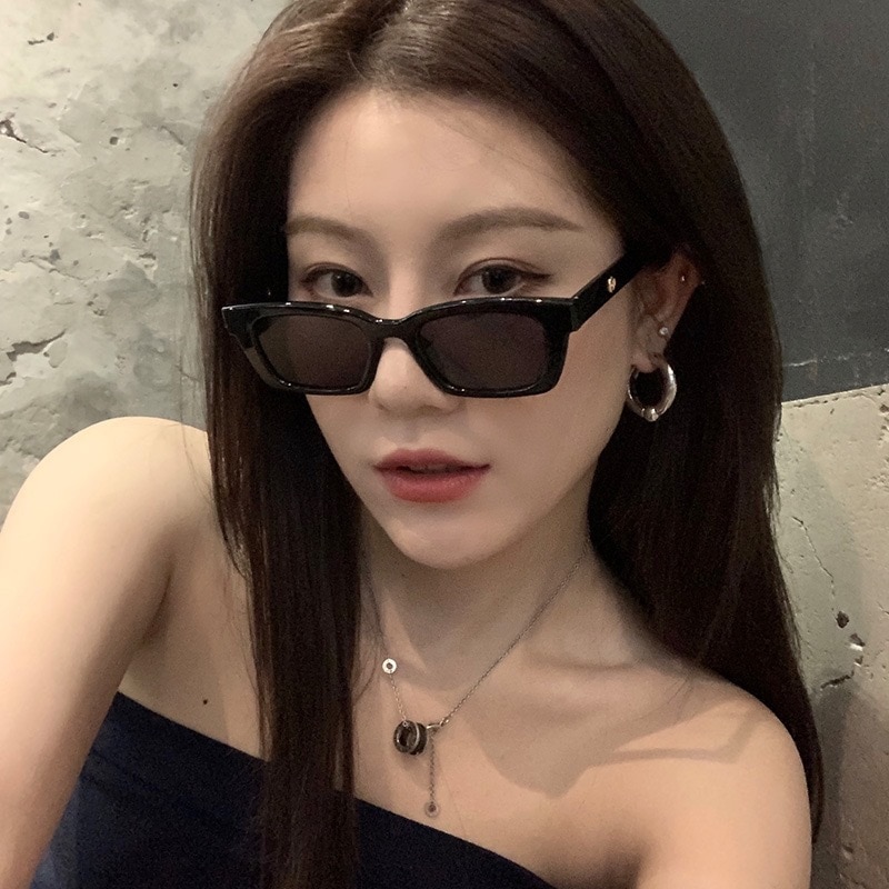 Women's Rectangle Vintage Sunglasses - الصورة 6